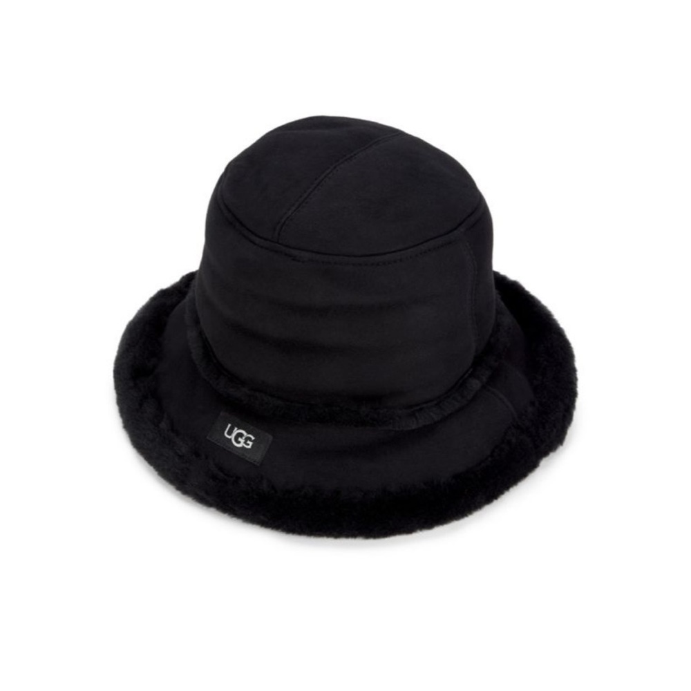 UGG
Shearling Bucket Hat